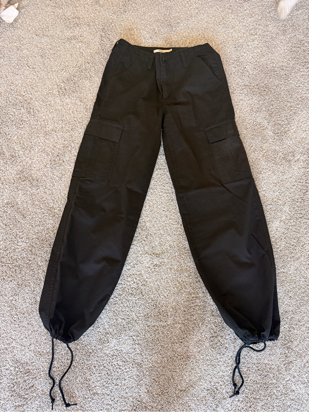 Levi’s ‘94 Baggy Women’s Black Cargo Pants Waist 28 Inseam 32 Like New